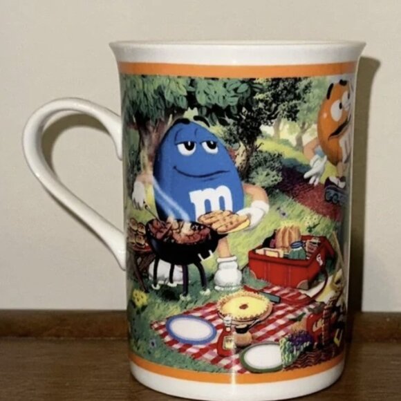 4 Danbury M&M's Collectors Mugs - Picture 4 of 16